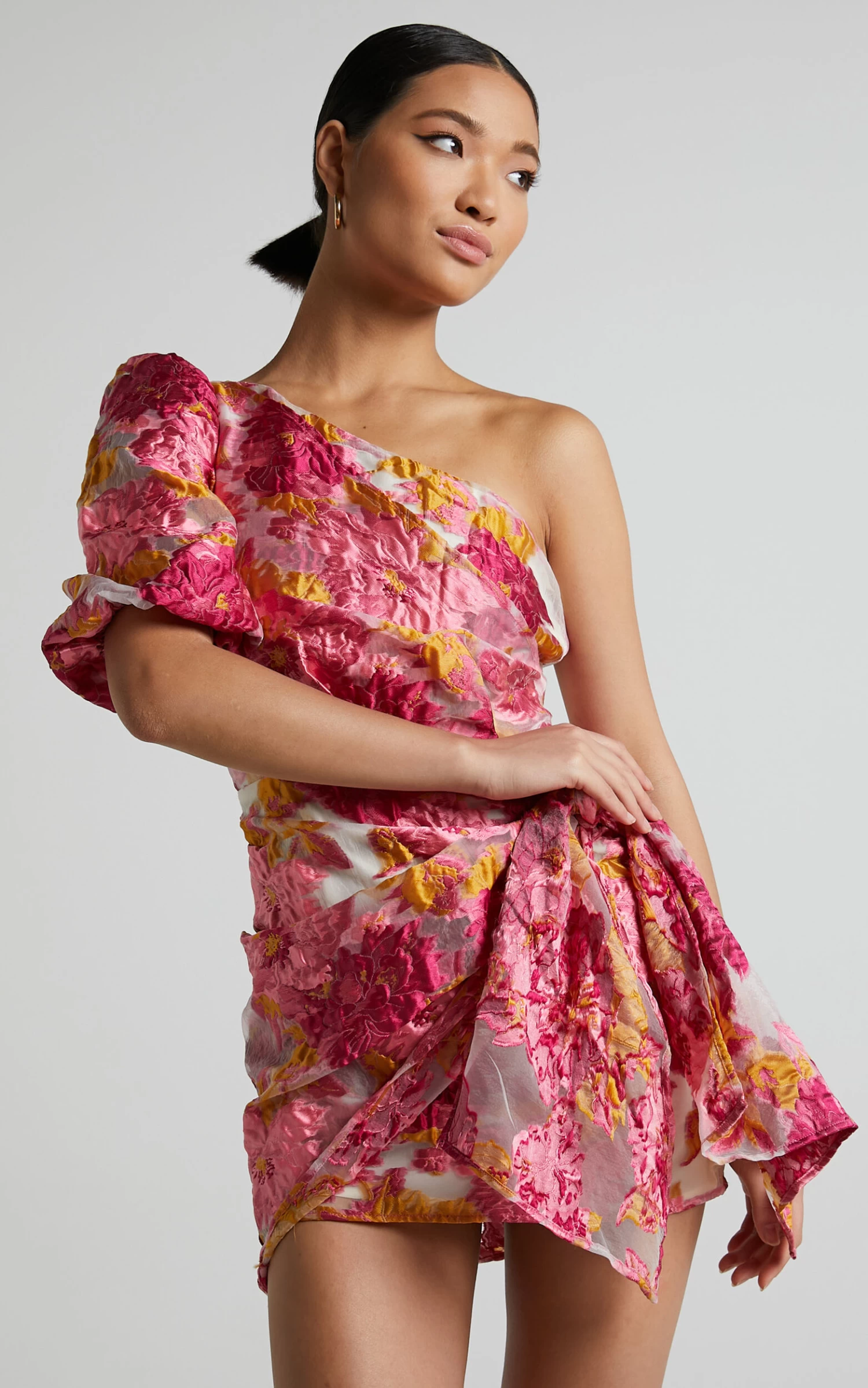Showpo Brailey Mini Dress - One Shoulder Puff Sleeve Dress In Pink Jacquard - Image 4