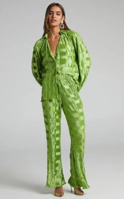 Showpo Greta Geometric - Mid Waisted Plisse Flared Pants In Green